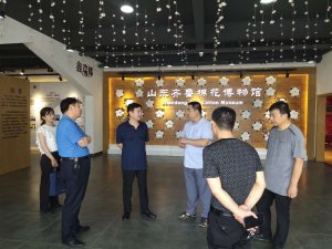 山東省機關事務管理局張道寶二級巡視員到鑫瑞娜家紡及齊魯棉花博物館參觀并